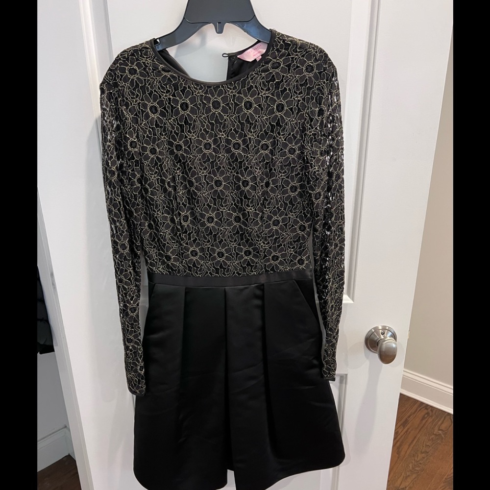 Gorgeous Ted baker gold and black lace dress worn once. Flares a bit fromwaist